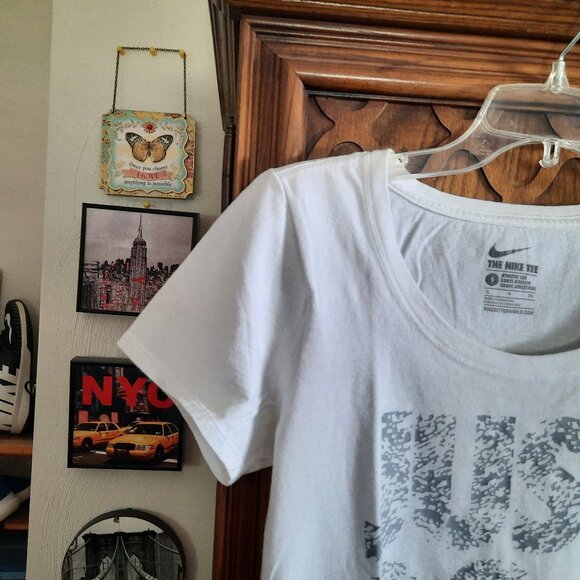 Nike 'JUST DO IT' Limited Edition Logo Short Sleeve Cotton Tee - White, Size S - Picture 3 of 15